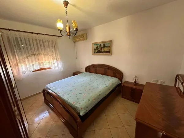Tirane, jepet me qera apartament 2+1 Kati 4, 90 m² 450 € (Porcelani)