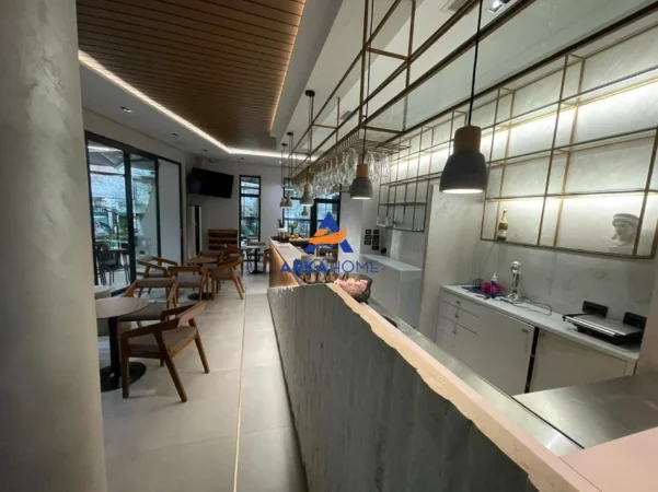 Tirane, jepet me qera ambjent biznesi Kati 0, 260 m² 1.500 € 