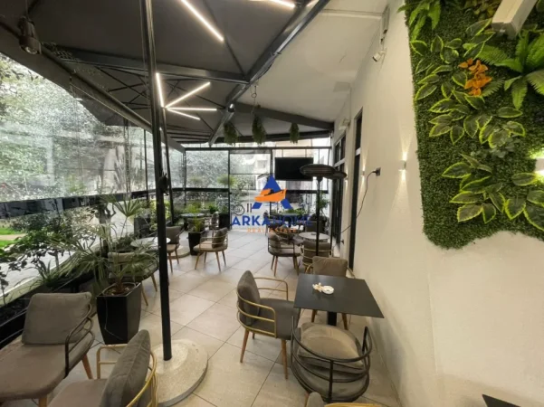 Tirane, jepet me qera ambjent biznesi Kati 0, 260 m² 1.500 € 