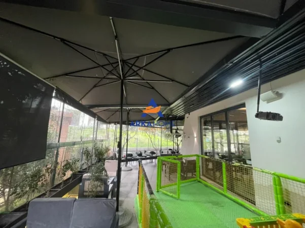 Tirane, jepet me qera ambjent biznesi Kati 0, 260 m² 1.500 € 