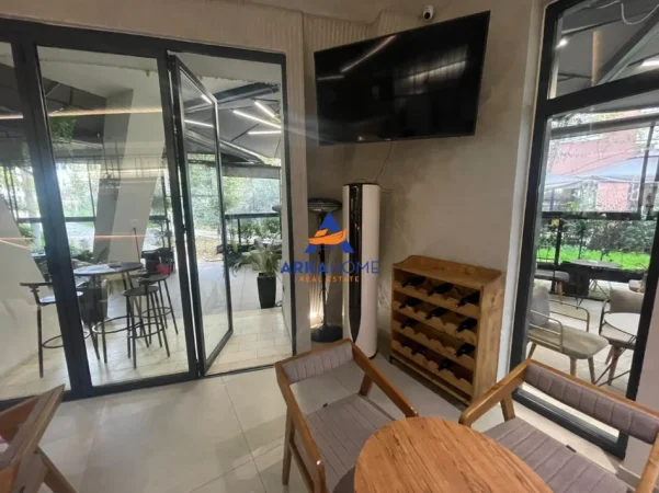 Tirane, jepet me qera ambjent biznesi Kati 0, 260 m² 1.500 € 