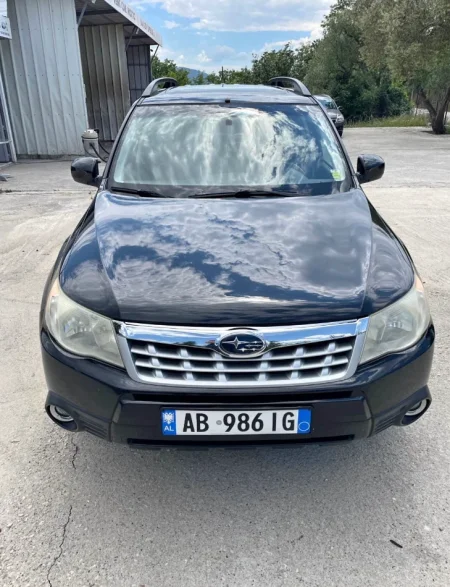 Tirane, shitet SUV Subaru Forester Benzin+Gaz, e zeze automatik Kondicioner 7.000 €