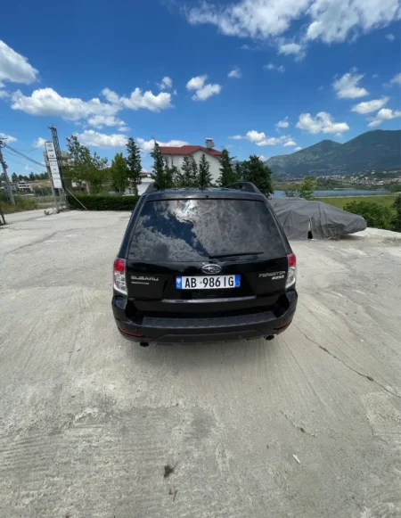 Tirane, shitet SUV Subaru Forester Benzin+Gaz, e zeze automatik Kondicioner 7.000 €