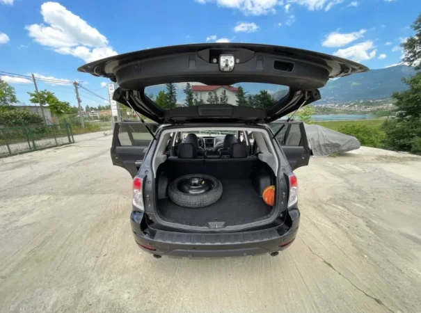 Tirane, shitet SUV Subaru Forester Benzin+Gaz, e zeze automatik Kondicioner 7.000 €