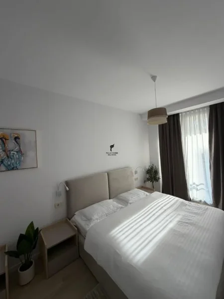 Tirane, jepeN me qera 8 apartament Kati 4, 300 m² 6.500 € (MINE PEZA)
