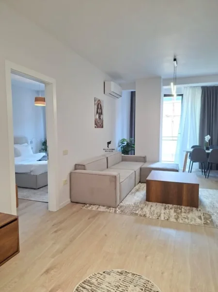 Tirane, jepeN me qera 8 apartament Kati 4, 300 m² 6.500 € (MINE PEZA)