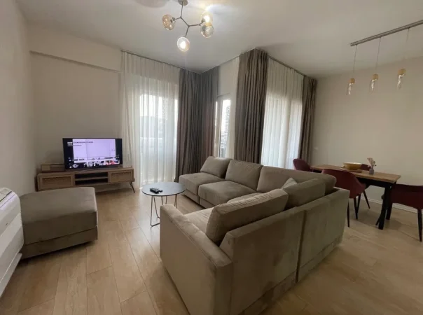 Tirane, jepet me qera apartament 2+1 Kati 4, 110 m² 1.500 € (Rruga e Kosovareve.)