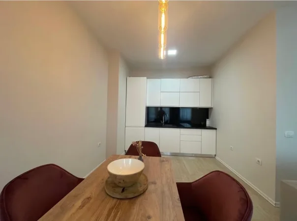 Tirane, jepet me qera apartament 2+1 Kati 4, 110 m² 1.500 € (Rruga e Kosovareve.)