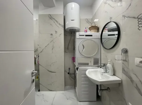 Tirane, jepet me qera apartament 2+1 Kati 4, 110 m² 1.500 € (Rruga e Kosovareve.)