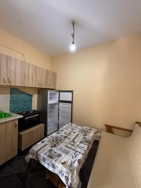 Tirane, jepet me qera apartament 1+1 Kati 1, 50 m² 300 € (Spitali Amerikan 2)