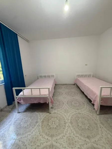 Tirane, jepet me qera apartament 1+1 Kati 1, 50 m² 300 € (Spitali Amerikan 2)