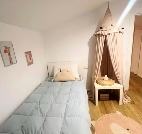 Tirane, jepet me qera apartament 3+1 Kati 1, 180 m² 1.200 € (Kodra e Diellit 1)