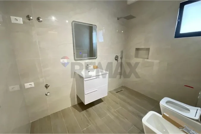 Vlore, shitet apartament 2+1 Kati 8, 94 m² 141.675 € (Rruga Left Sallata, Vlore)