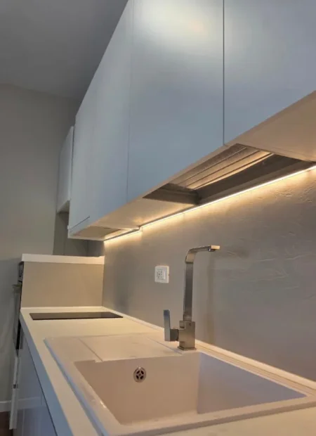 Tirane, jepet me qera apartament 1+1+Ballkon Kati 3, 65 m² 530 € (5 Maj)
