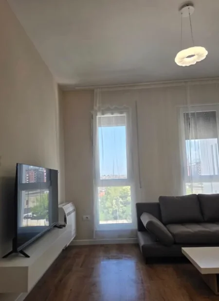 Tirane, jepet me qera apartament 1+1+Ballkon Kati 3, 65 m² 530 € (5 Maj)