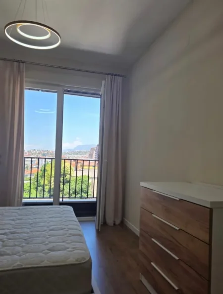 Tirane, jepet me qera apartament 1+1+Ballkon Kati 3, 65 m² 530 € (5 Maj)