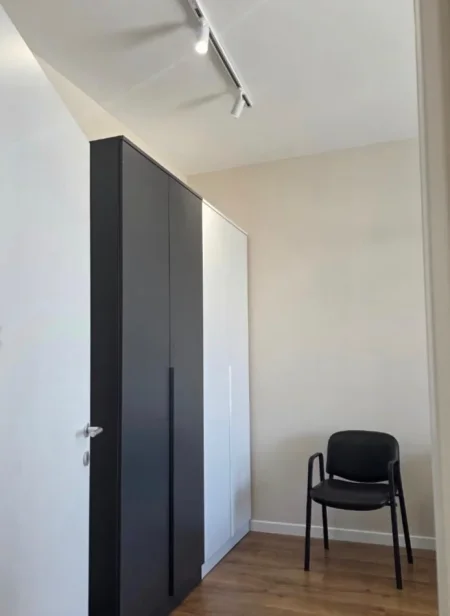 Tirane, jepet me qera apartament 1+1+Ballkon Kati 3, 65 m² 530 € (5 Maj)
