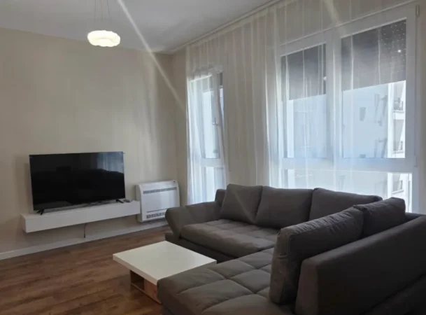 Tirane, jepet me qera apartament 1+1+Ballkon Kati 3, 65 m² 530 € (5 Maj)