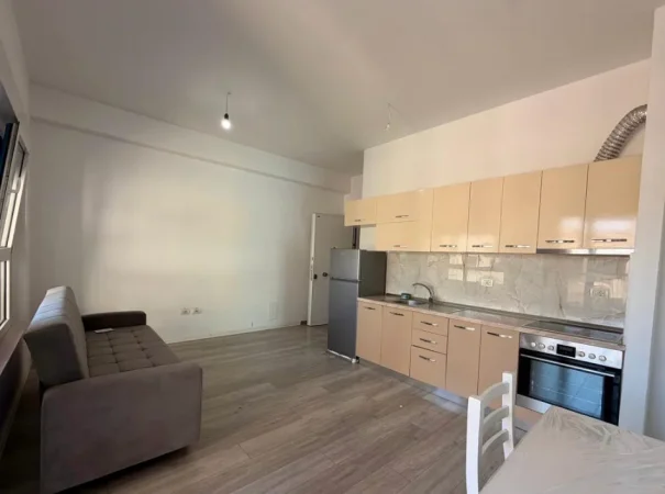 Tirane, jepet me qera apartament 1+1+Ballkon Kati 2, 63 m² 400 € (Ali Demi)