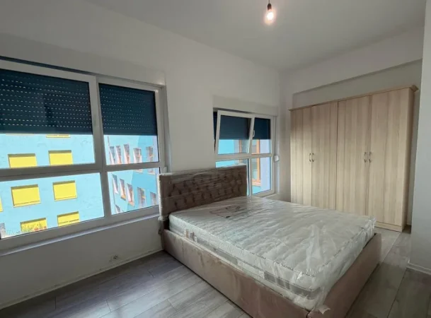 Tirane, jepet me qera apartament 1+1+Ballkon Kati 2, 63 m² 400 € (Ali Demi)
