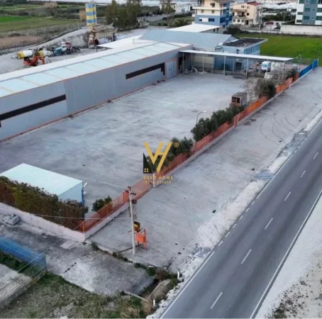 Fier, jepet me qera magazine Kati 0, 7.190 m² 2.500 € (LEVAN)
