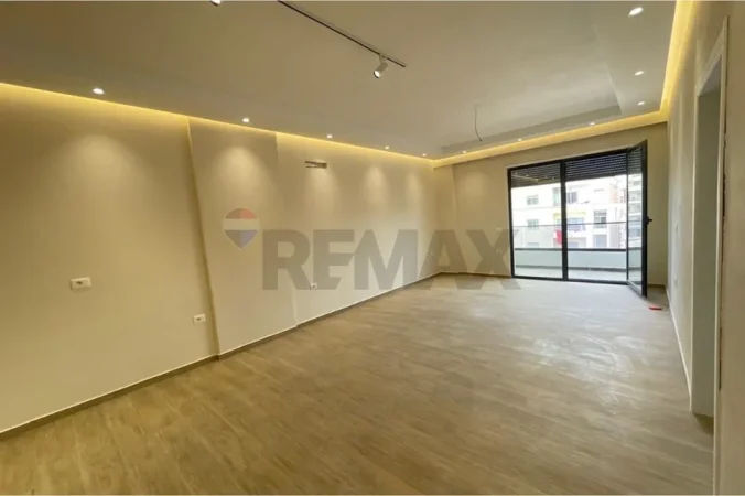 Vlore, shitet apartament 2+1+Ballkon Kati 8, 107 m² (Rruga Left Sallata, Vlore)