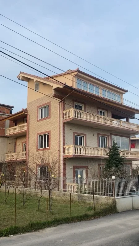 Tirane, jap me qera apartament Vile 3 Katshe Kati 1, 142 m² 750 € (Rruga Xhebrahimet)