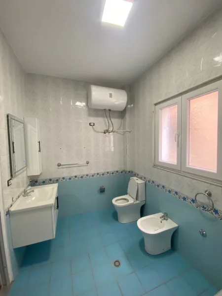 Tirane, jap me qera apartament Vile 3 Katshe Kati 1, 142 m² 750 € (Rruga Xhebrahimet)