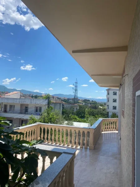 Tirane, jap me qera apartament Vile 3 Katshe Kati 1, 142 m² 750 € (Rruga Xhebrahimet)