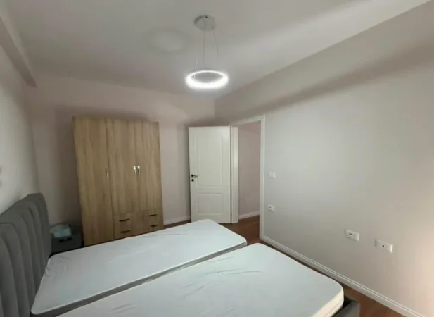 Tirane, jepet me qera apartament 2+1+Ballkon Kati 2, 76 m² 750 € (Barrikada)