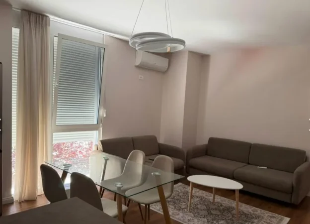 Tirane, jepet me qera apartament 2+1+Ballkon Kati 2, 76 m² 750 € (Barrikada)