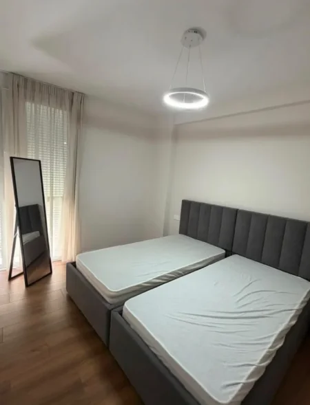 Tirane, jepet me qera apartament 2+1+Ballkon Kati 2, 76 m² 750 € (Barrikada)