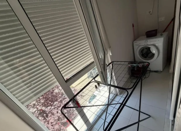 Tirane, jepet me qera apartament 2+1+Ballkon Kati 2, 76 m² 750 € (Barrikada)