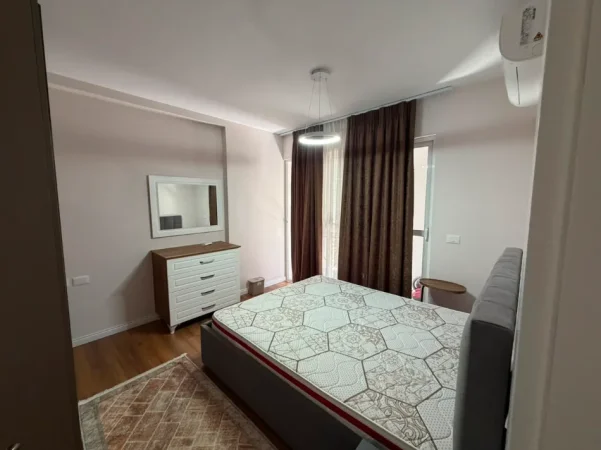 Tirane, jepet me qera apartament 2+1 Kati 2, 80 m² 750 € (RRUGA E BARRIKADAVE)