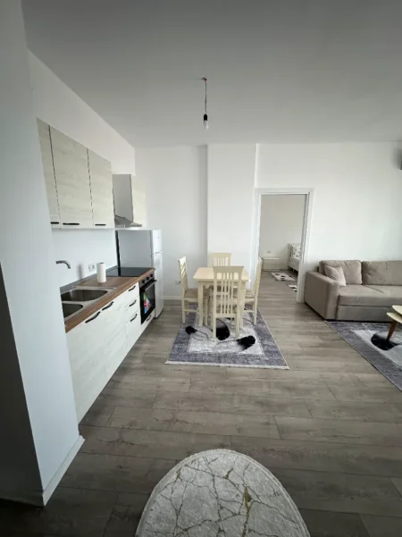 Tirane, jepet me qera apartament 2+1+Ballkon , 100 m²  45.000 Leke (Rruga Donald Trump,Kamez)