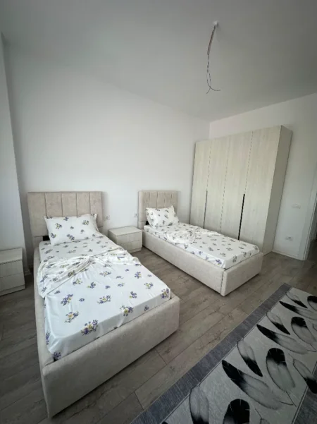 Tirane, jepet me qera apartament 2+1+Ballkon , 100 m²  45.000 Leke (Rruga Donald Trump,Kamez)
