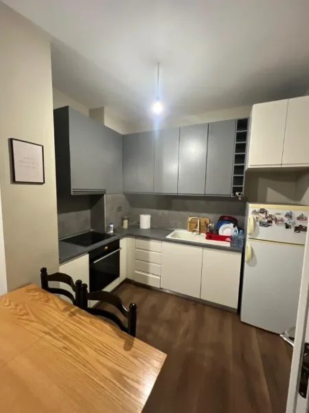Tirane, shitet apartament 1+1 Kati 5, 54 m² 105.000 € (Pallatet Cabej)