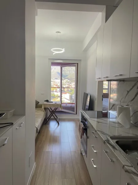 Tirane, jepet me qera apartament 1+1 Kati 9, 45 m² 400 € (Kompleksi Mangalemi ne Ali Dem)