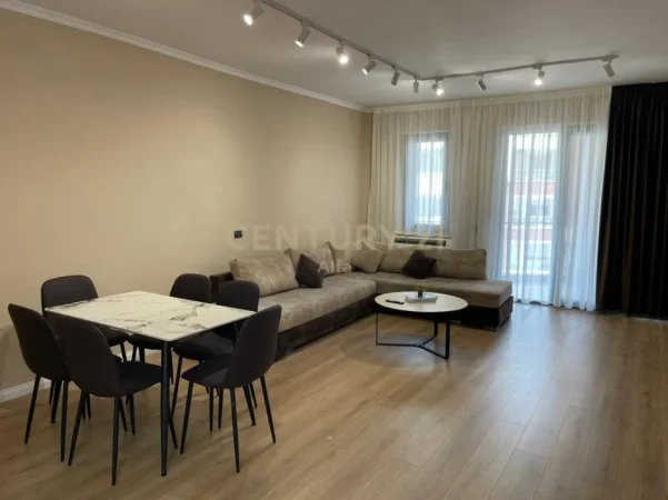 Tirane, jepet me qera apartament 1+1+Ballkon Kati 2, 95 m² 950 € 