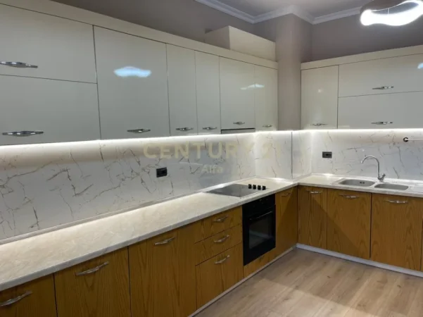 Tirane, jepet me qera apartament 1+1+Ballkon Kati 2, 95 m² 950 € 