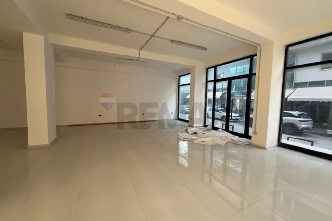 Vlore, shitet ambjent biznesi Kati 0, 201 m² (Blv. Ismail Qemali,Conad, Vlore)