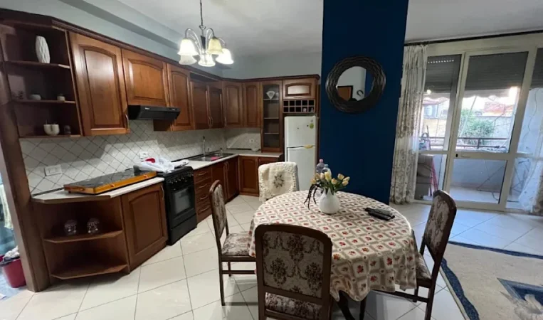 Tirane, jepet me qera apartament 1+1 Kati 1, 65 m² 500 €