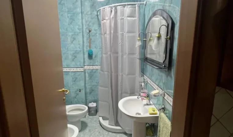 Tirane, jepet me qera apartament 1+1 Kati 1, 65 m² 500 €