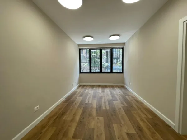 Tirane, jepet me qera zyre Kati 2, 110 m² 1.000 € (Rruga Margarita Tutulani/Rruga e Kosovareve.)
