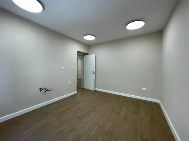 Tirane, jepet me qera zyre Kati 2, 110 m² 1.000 € (Rruga Margarita Tutulani/Rruga e Kosovareve.)