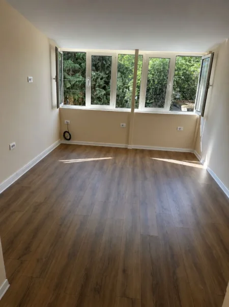 Tirane, jepet me qera zyre Kati 2, 45 m² 550 € (RRUGA NIKOLLA TUPE)