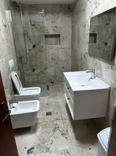Tirane, jepet me qera zyre Kati 2, 45 m² 550 € (RRUGA NIKOLLA TUPE)