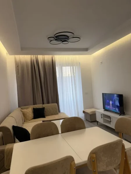 Tirane, jepet me qera apartament 2+1 Kati 4, 115 m² 500 € (Shkolla Bashkuar)