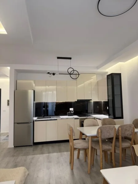 Tirane, jepet me qera apartament 2+1 Kati 4, 115 m² 500 € (Shkolla Bashkuar)