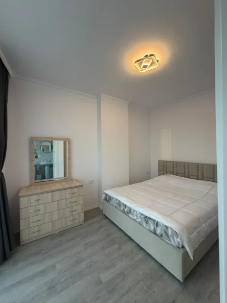 Tirane, jepet me qera apartament 2+1 Kati 4, 115 m² 500 € (Shkolla Bashkuar)